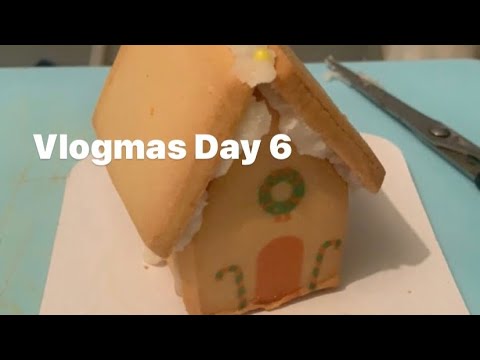 Vlogmas Day 6 (2023) - Gingerbread Houses