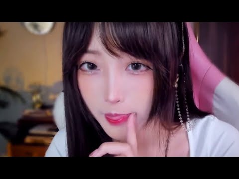 ASMR Relaxing Mouth Sounds, Hand Sounds and Ear Massage 🧡🧡