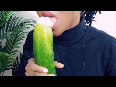 🥒🥒CUCUMBER ASMR.... CRUNCHY {eating cucumber}
