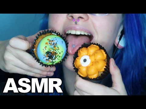 ASMR Halloween Cupcakes [EATING SOUNDS] 👻 🧁