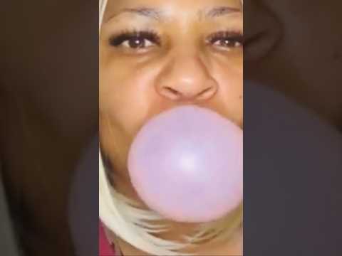 The blowing the biggest gum bubble. #shorts #asmr