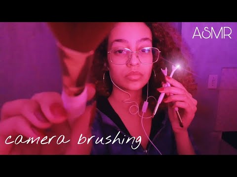 ASMR | PINCEL NA TELA E SONS DE BOCA - camera brushing & mouth sounds (soft spoken)