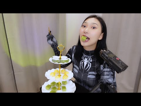 [ ASMR ] Spiderman Eating Thai Desserts กินขนมไทยหวาน ๆ กับสไปเดอร์แมนเกิร์ลกันน้าา 🍡🍩🍭🧁