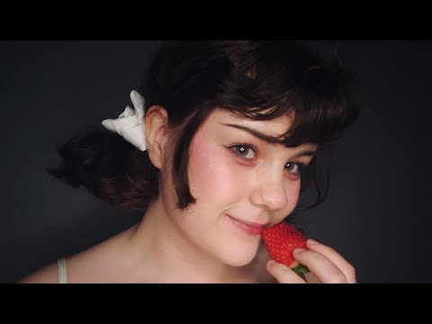 ASMR // Eating Strawberries ☺️🍓