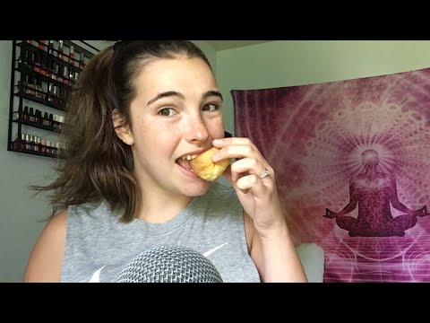 |ASMR| EATING BISCUITS & GRAVY CHIT CHAT WITH ME