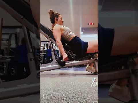 Incline dumbbell curls￼