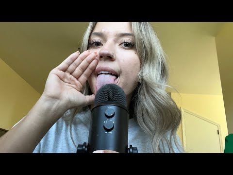 ASMR| Fast/ Aggressive Mic Licking/ Mouth Sounds & Fluffy mic scratching