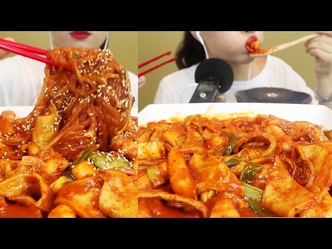 ASMR Spicy Rice Cake aka Tteokbokki 떡볶이 (ft. 당면) 리얼사운드 | MINEE EATS