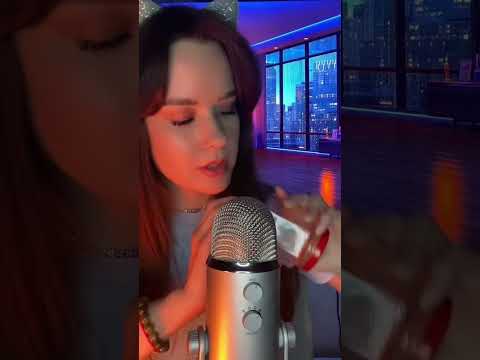 ASMR Tapping and Indecipherable whisper💧💅👄