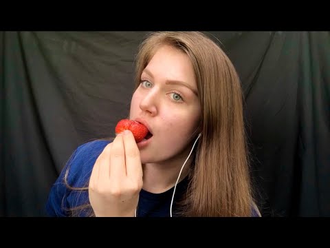 ASMR | EATING STRAWBERRIES