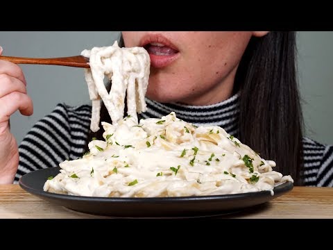 ASMR Eating Sounds: Creamy Fettuccine Pasta (No Talking)