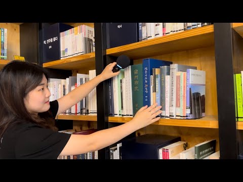 ASMR IN LIBRARY 📚500+ BOOKSHELF  tracing , tapping , scratching / Public tingles