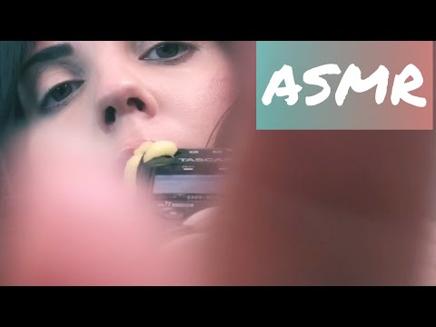 АСМР/ASMR Массаж лица лёжа на коленках/Касания камеры/ old school ASMR