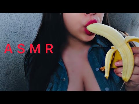 ASMR Eating a banana / mouth sounds / АСМР Итинг банана / звуки рта