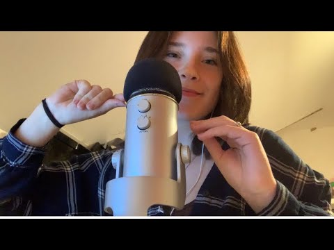 Asmr fast mouth and hand sounds with hand movements