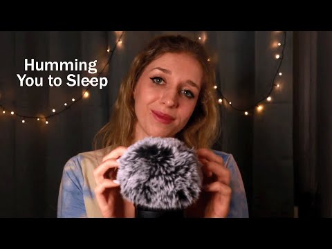 ASMR - Humming You to Sleep 🥰 + fluffy mic scratching