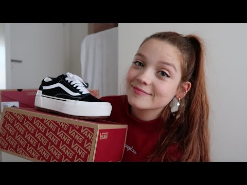 ASMR | Shoe Store Roleplay (Personal Attention, Tapping, Tracing)