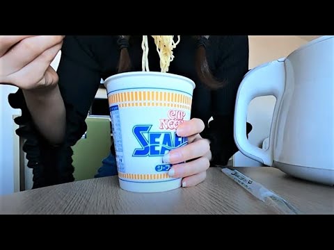 【ASMR】カップ麺に紛れ込んだ小人/Dwarf in cup noodles/咀嚼音/無言/no talking