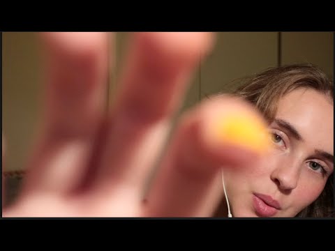 VISUAL TRIGGERS! Brushing your face and hand movements (ASMR EN ESPAÑOL)