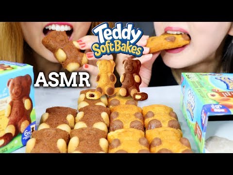 ASMR EATING TEDDY SOFT BAKED CAKES (CHOCOLATE AND VANILLA CREAM FILLED) | Kim&Liz ASMR