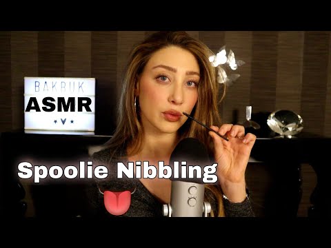 ASMR SPOOLIE NIBBLING 👅💦AND MIC SCRATCHING | FAST ASMR