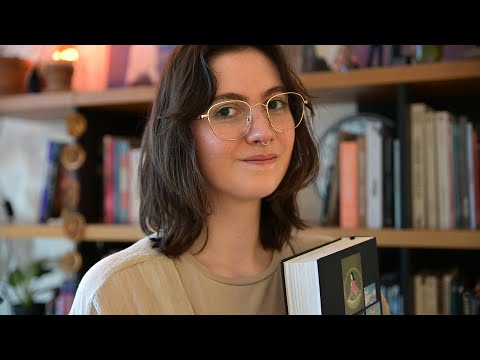 ASMR - A look into my bookcase 📚