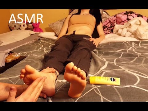 asmr female foot rubbing with great sound of rubbing