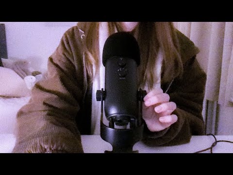 ASMR ♡⋆｡˚ chill whispered rambles + fast aggressive tapping & finger fluttering ✧･ﾟ