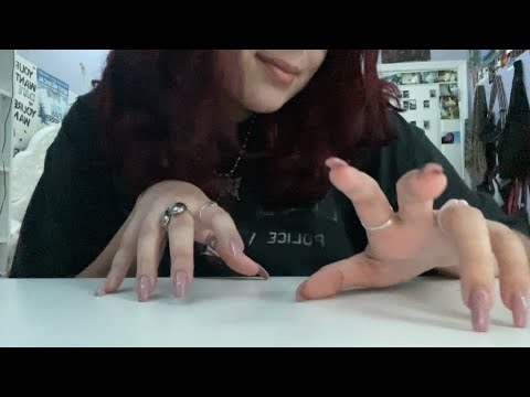 ASMR | lofi scurrying up to the camera (table tapping & scratching)