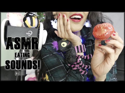 ASMR 🍭Eating Lollipop Eating Sounds (Halloween Special) [3dio][Binaural] ( LOW LIGHTS👻🍭