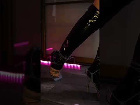 Full asmr video with heels soon🥵🥵🔥🔥🔥 #heels #scratching #scratch #asmr #latex #mistress