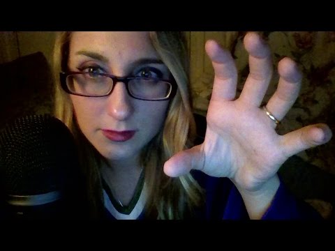 ASMR en Español - Leyendo  "La Reina de las Nieves" Parte 1 con Hand Movements, Susurro, Acento #22