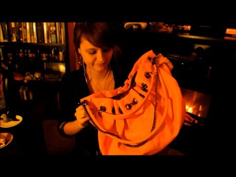 ASMR. What's in my Purse (Soft Spoken) Crinkling, Tapping, Scratching