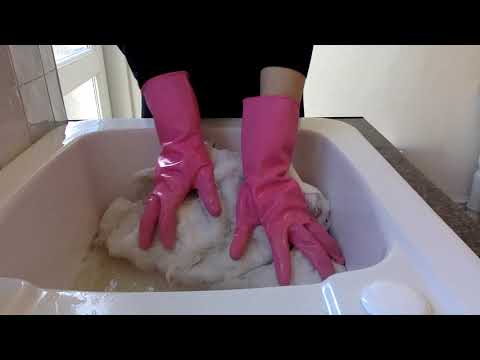 ASMR Mummy Hand Washes Rug Wearing Pink Household Rubber Gloves