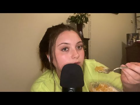 ASMR | eating raw honeycomb 🍯 | mouth sounds/eating sounds/super tingly