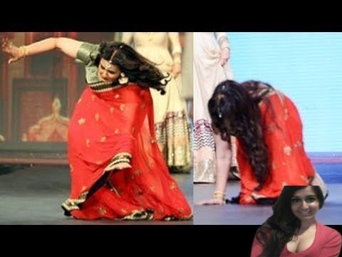 Opps! Poonam Dhillon falls on the Ramp at  Fashion Show  (Review) WTF is Trending ?!