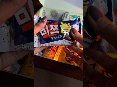 Unboxing Korean Snack Box ✨ #asmr #asmrtingles #asmreating #asmrrelaxation #shorts