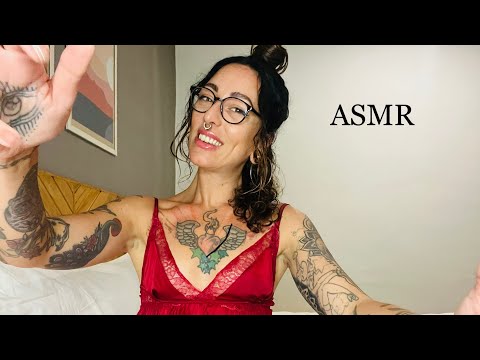 ASMR Girlfriênd gives you loving, gentle personal attention 💕 K1sses, mouthsounds, spit paint 💖