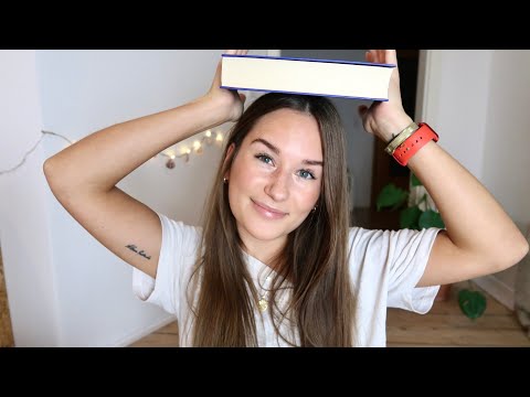 ASMR German | Book Tracing And Tapping 📚 | Reading And Rambling