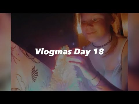Vlogmas Day 18 (2023) - Lucy Decorates Her Room