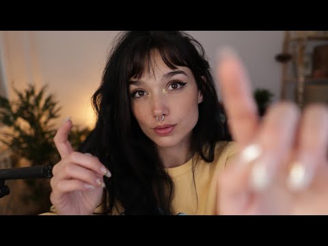 ASMR Tapping & Scratching Nails 💤