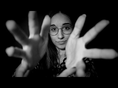 [ASMR em Português] Movimentos com as Mãos | Layered Video | B&W