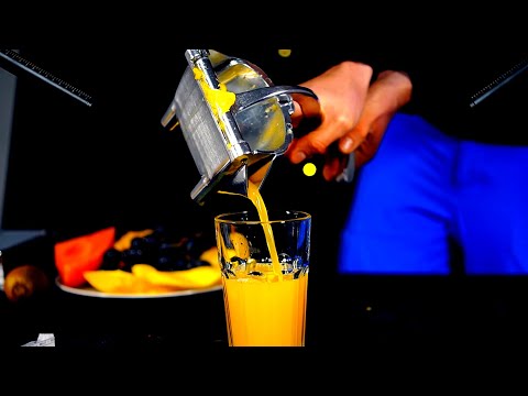 Satisfying hand press fruit juicer