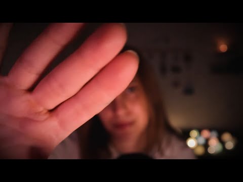 💚 Tocando tu carita para que duermas rápido - ASMR #short 💚