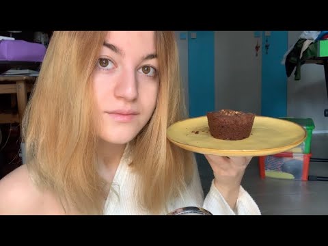 EATING CUPCAKE + ricetta 🧁🍫 (asmr ita) || Luvilè ASMR
