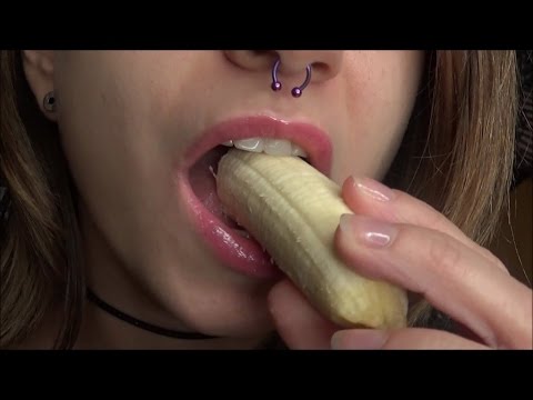 Eating banana mouth sounds [ASMR en español]