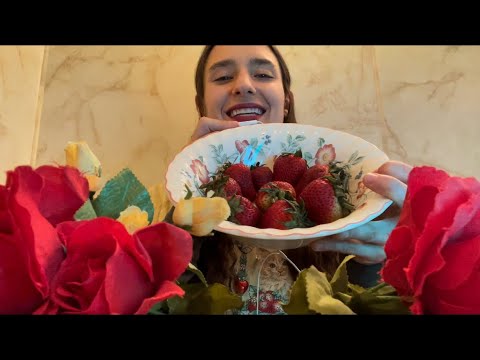 #ASMR 🍓eating strawberries/ shirt, chest tapping/ repeating "strawberry"/ mouth sounds/ whispering