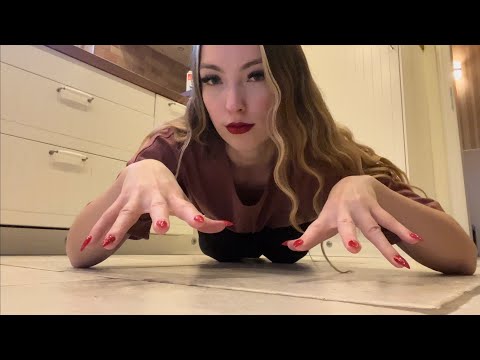ASMR | floor tapping and scratching