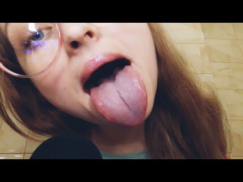 ASMR| LICKING LENS (long tongue)😜🤤