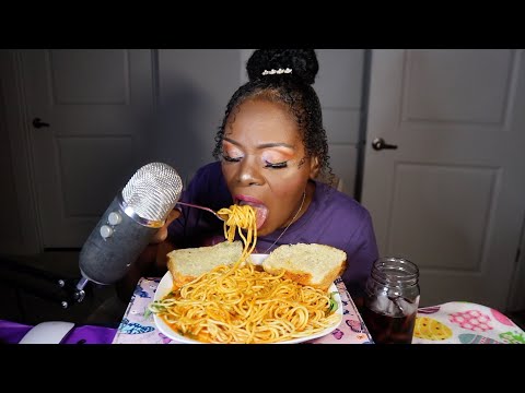 SPAGHETTI NOODLES WITH HOMEMADE SAUCE AND SLICE LOAF ASMR EATING SOUNDS